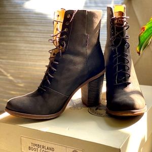 Women’s Timberland Marge Mid Boots, Size 9